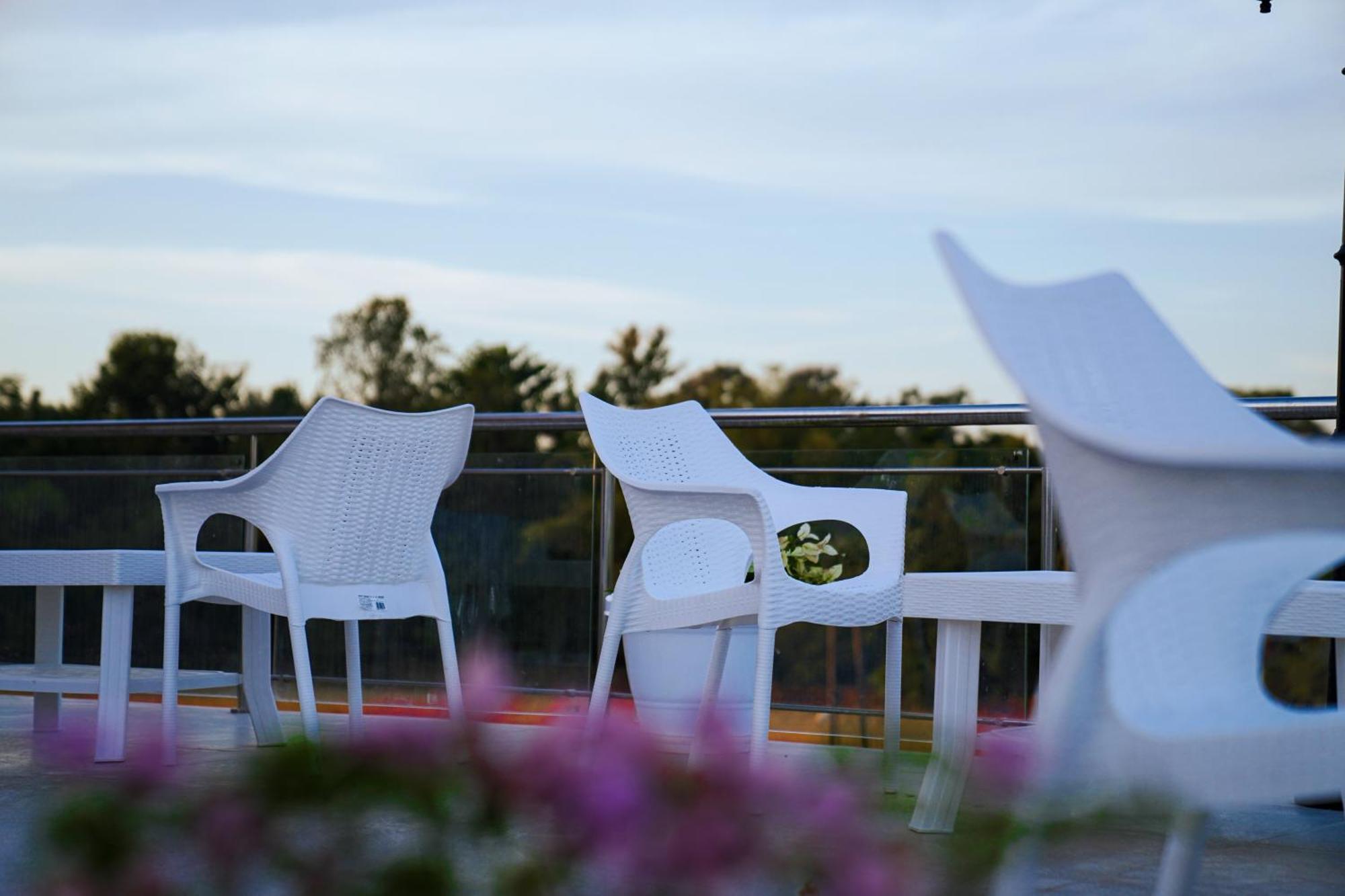 Finn'S Weaver Resort, Kāziranga Buitenkant foto