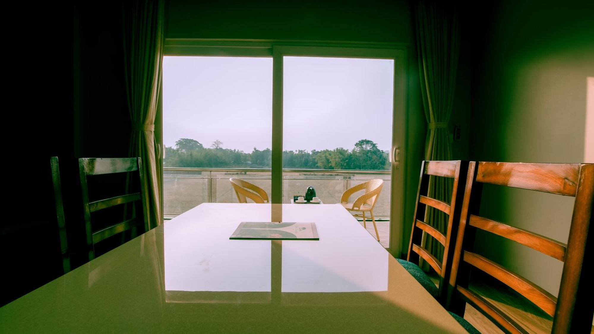 Finn'S Weaver Resort, Kāziranga Buitenkant foto